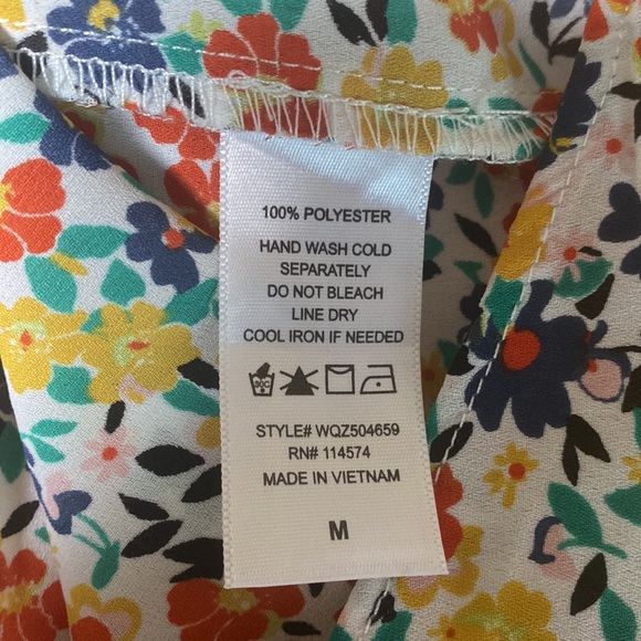 Beautiful Floral Shirt - Picture 4 of 4